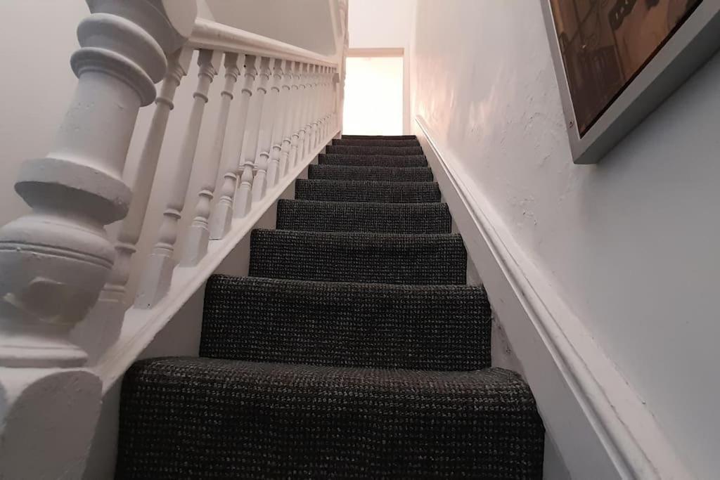 Spacious 4 Bedroom, Free Netflix, Central Location Cardiff Kültér fotó