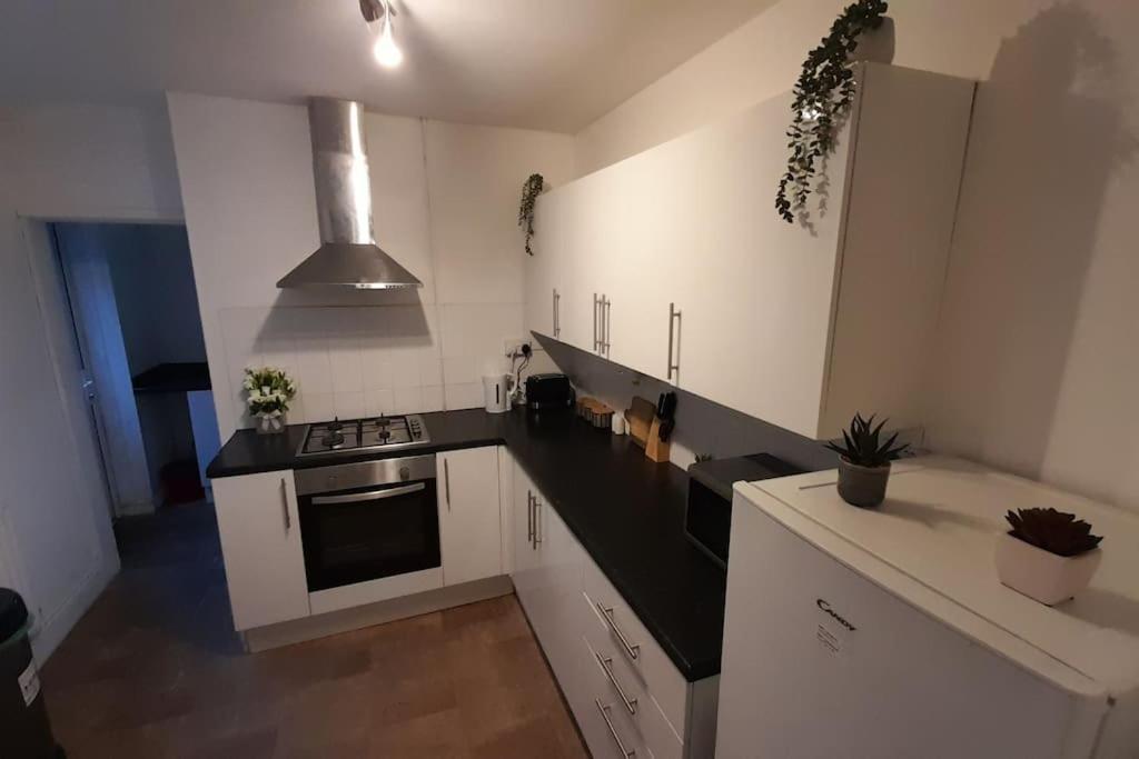 Spacious 4 Bedroom, Free Netflix, Central Location Cardiff Kültér fotó