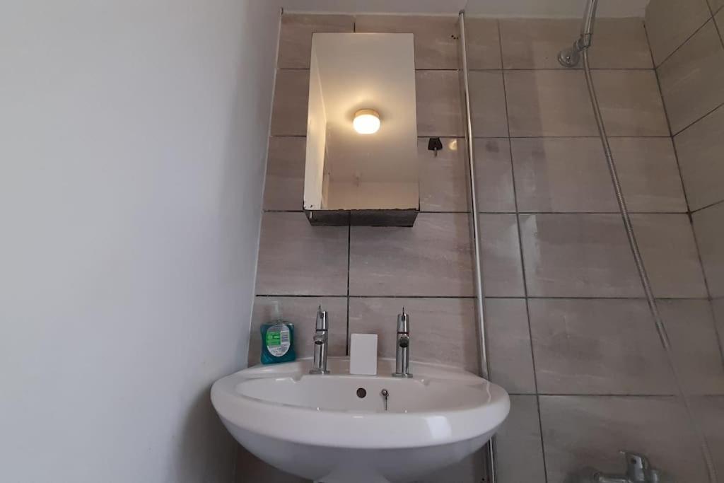 Spacious 4 Bedroom, Free Netflix, Central Location Cardiff Kültér fotó