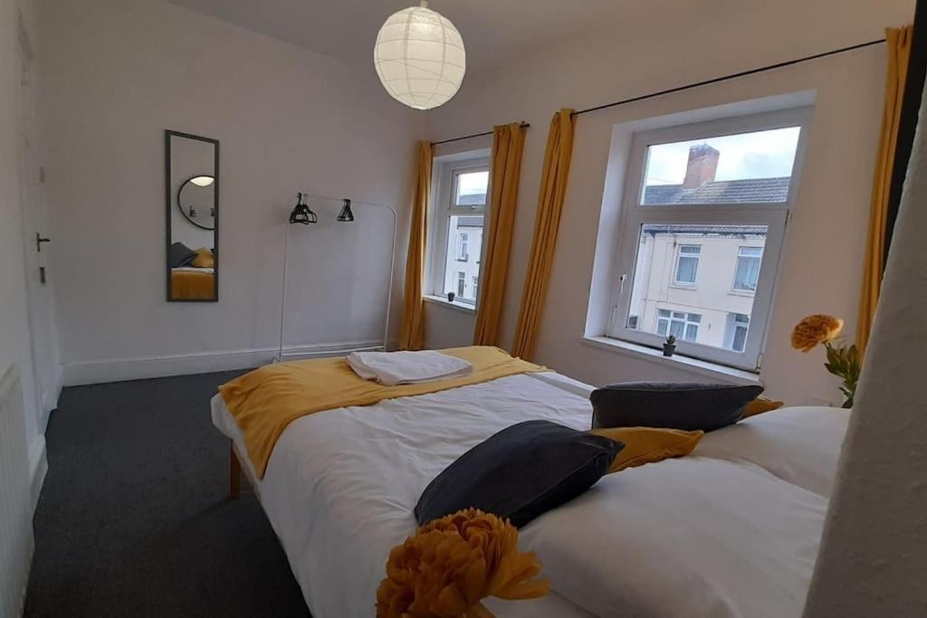 Spacious 4 Bedroom, Free Netflix, Central Location Cardiff Kültér fotó