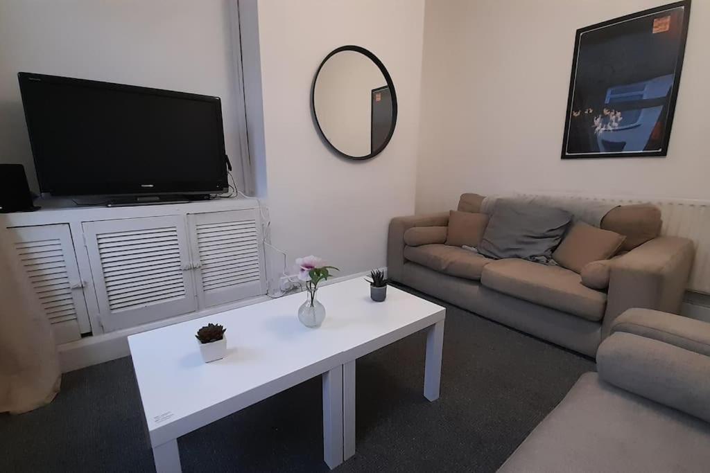 Spacious 4 Bedroom, Free Netflix, Central Location Cardiff Kültér fotó