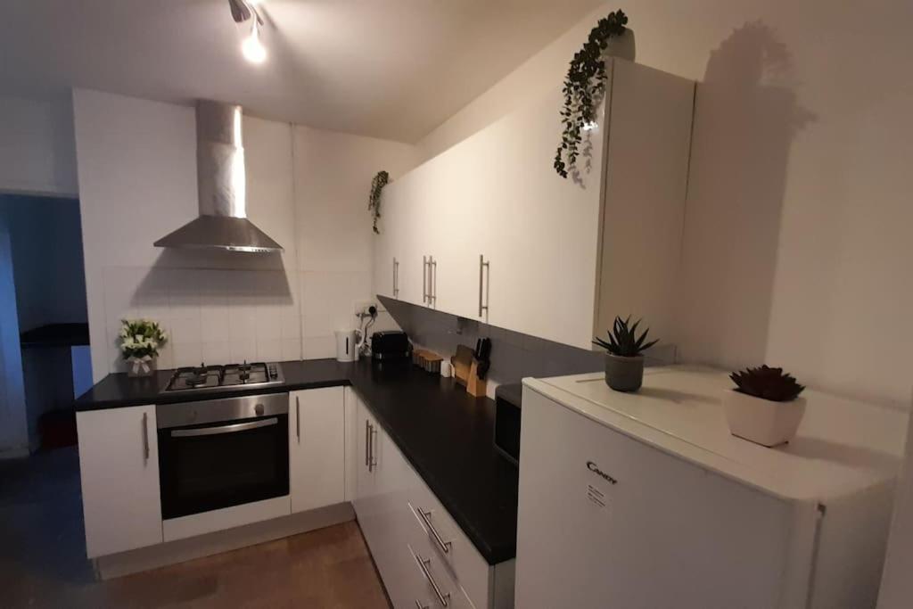 Spacious 4 Bedroom, Free Netflix, Central Location Cardiff Kültér fotó