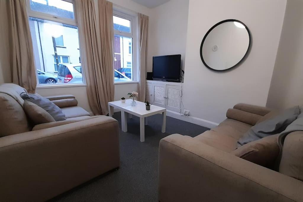 Spacious 4 Bedroom, Free Netflix, Central Location Cardiff Kültér fotó