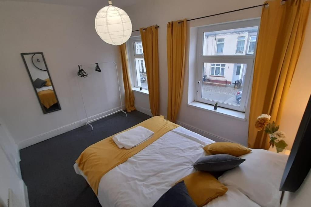 Spacious 4 Bedroom, Free Netflix, Central Location Cardiff Kültér fotó